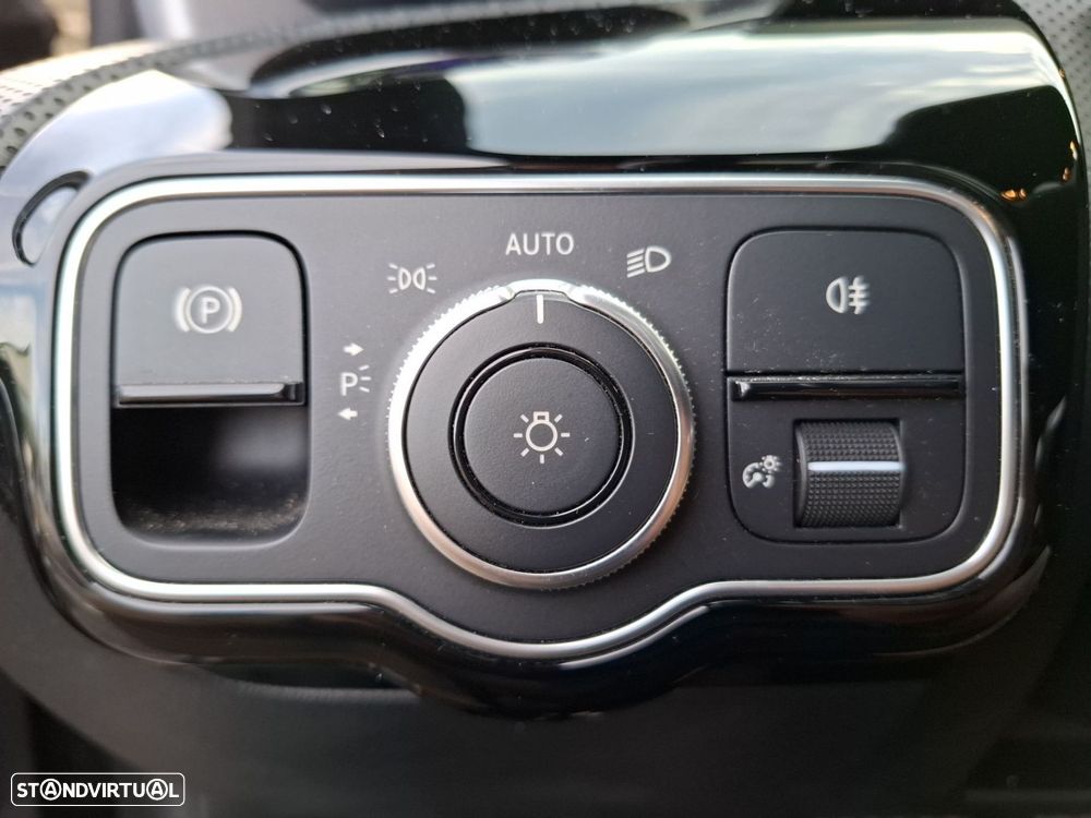 Mercedes-Benz A 250 e AMG Line - 21