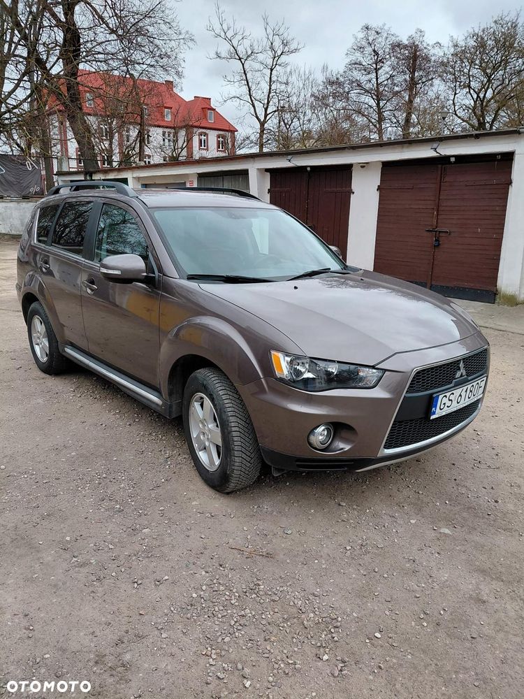 Mitsubishi Outlander 2.0 Invite 2WD - 2