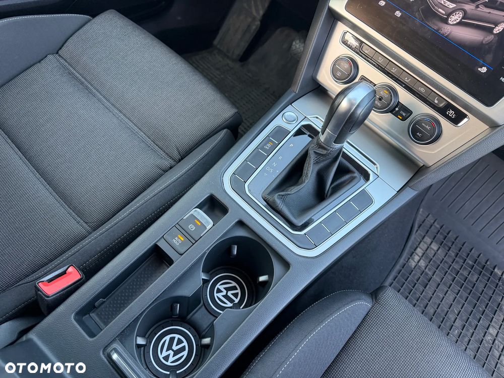 Volkswagen Passat 1.6 TDI SCR DSG Comfortline - 18