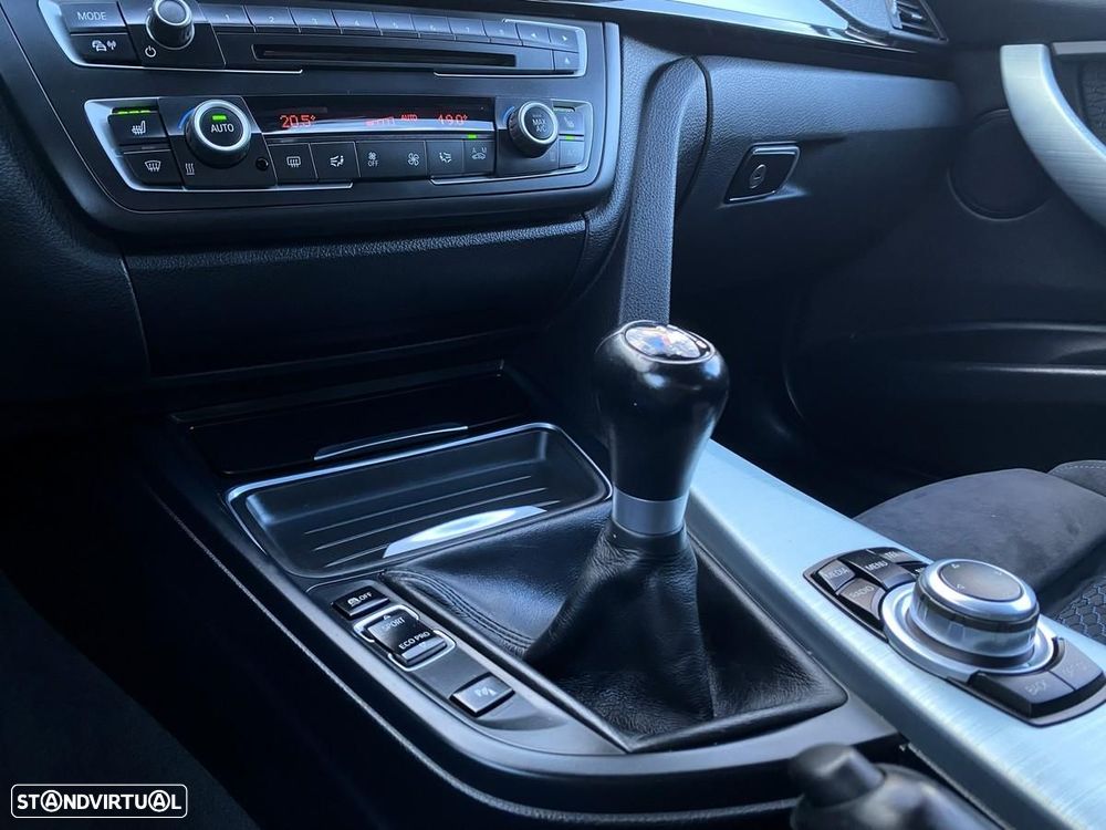 BMW 318 d Pack M - 23