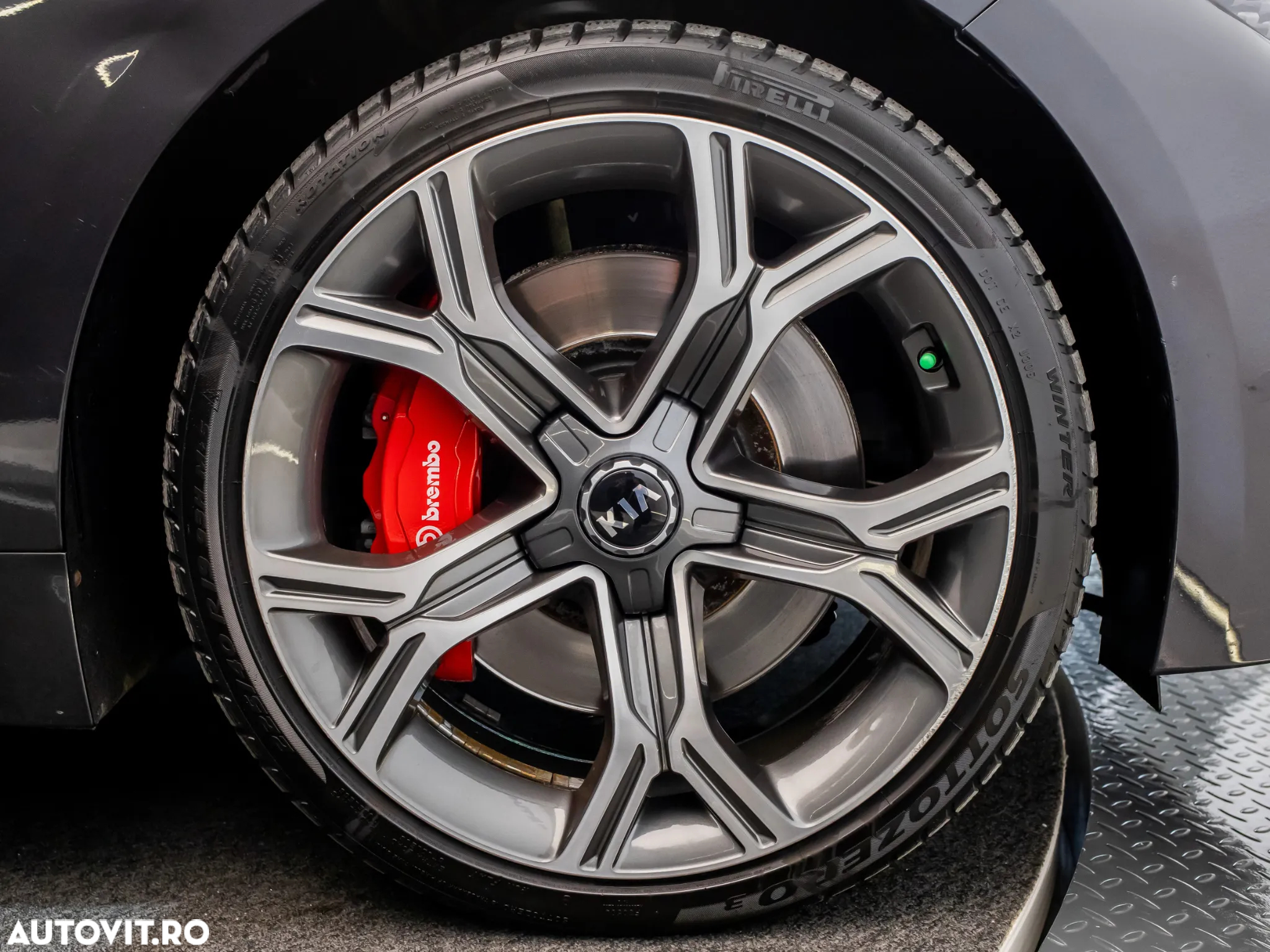 Kia Stinger 3.3 T-GDI AWD GT - 11