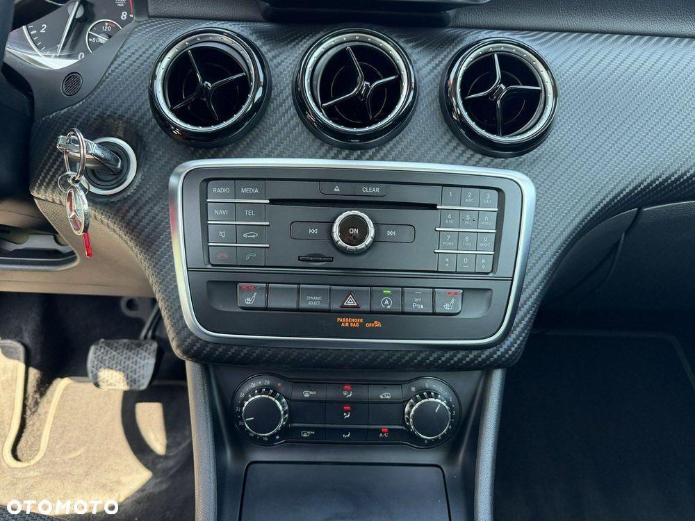 Mercedes-Benz GLA 200 7G-DCT Style - 23