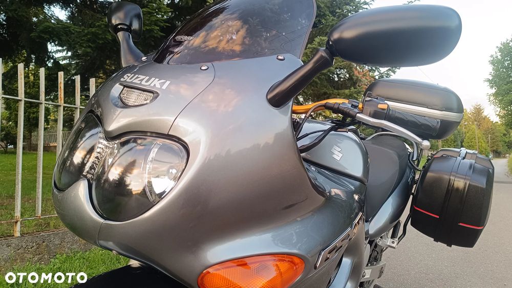 Suzuki GSX - 12
