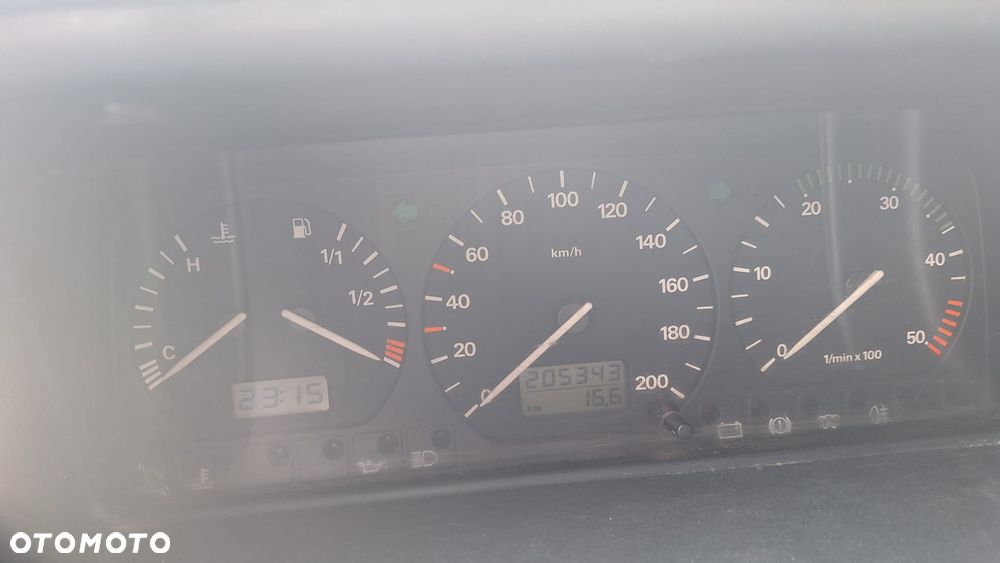Volkswagen Caravelle - 10