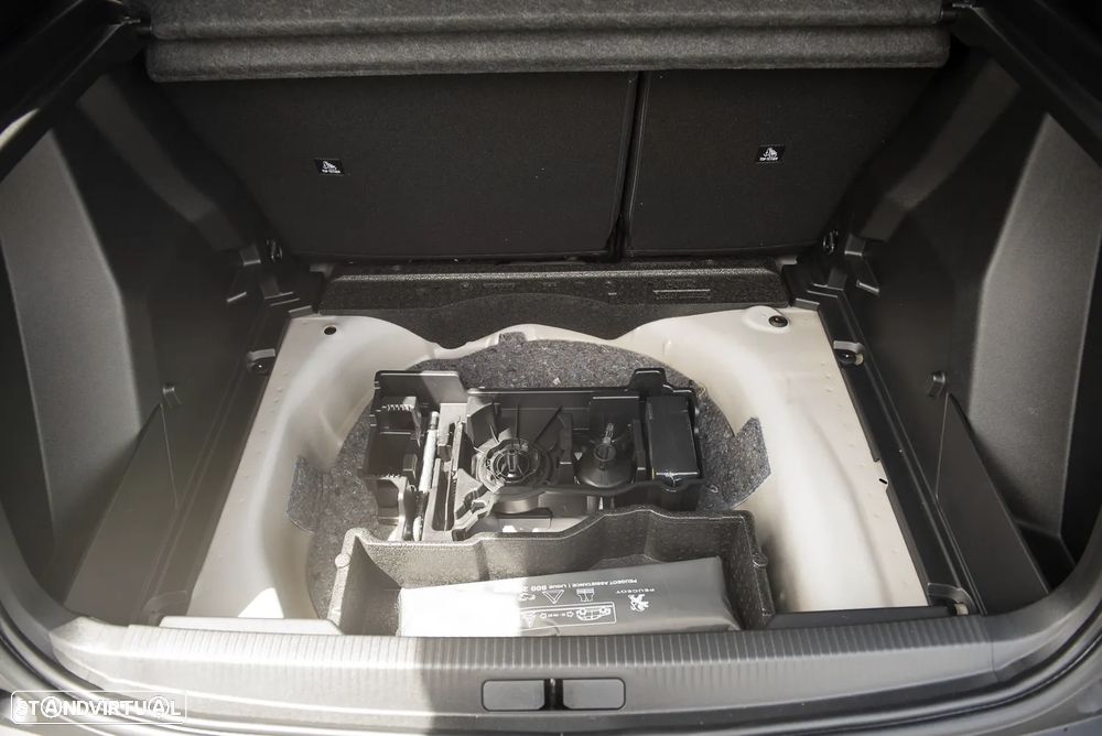 Peugeot 2008 1.2 PureTech Allure Pack EAT8 - 19