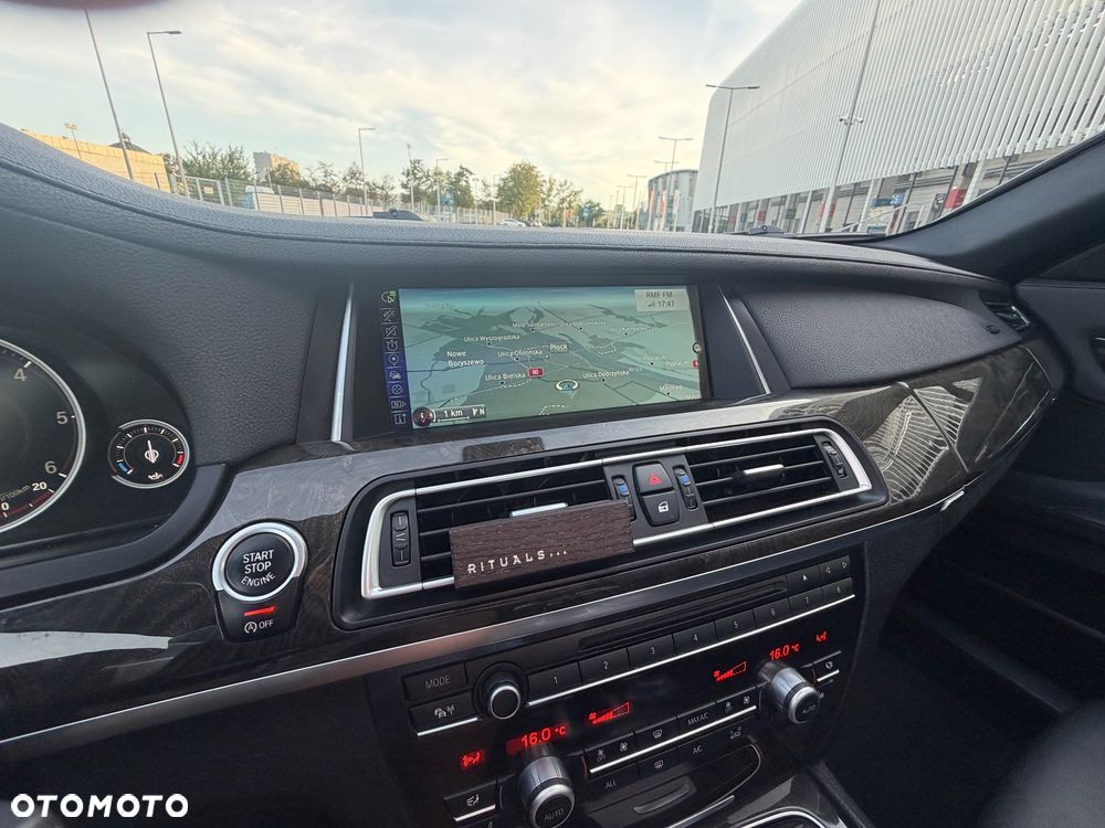 BMW Seria 7 730d xDrive - 32