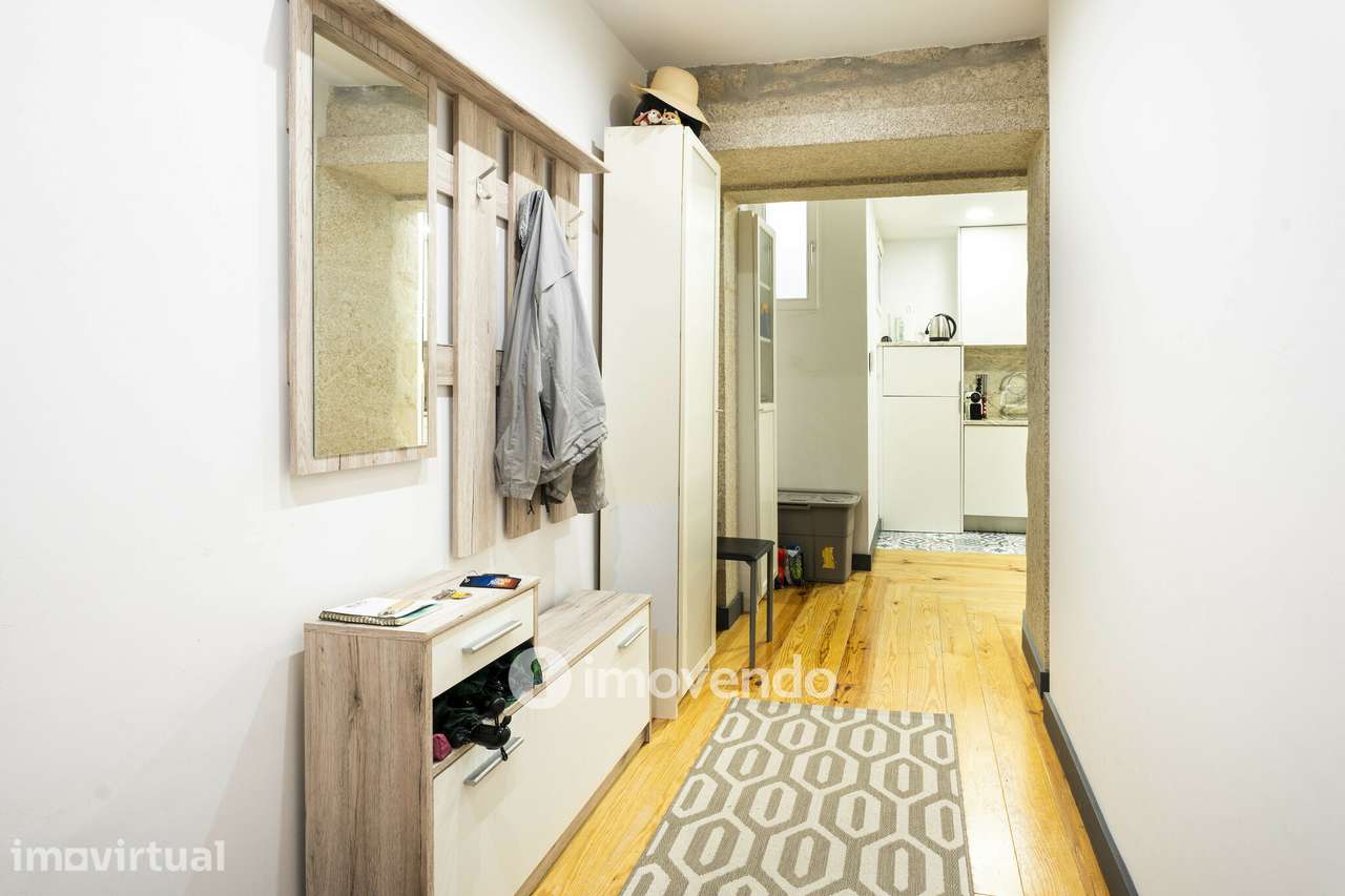 Apartamento T2 totalmente remodelado, no centro do Porto - Grande imagem: 3/25