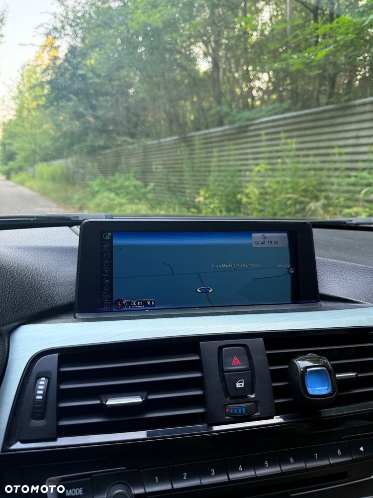 BMW Seria 3 320d xDrive - 10