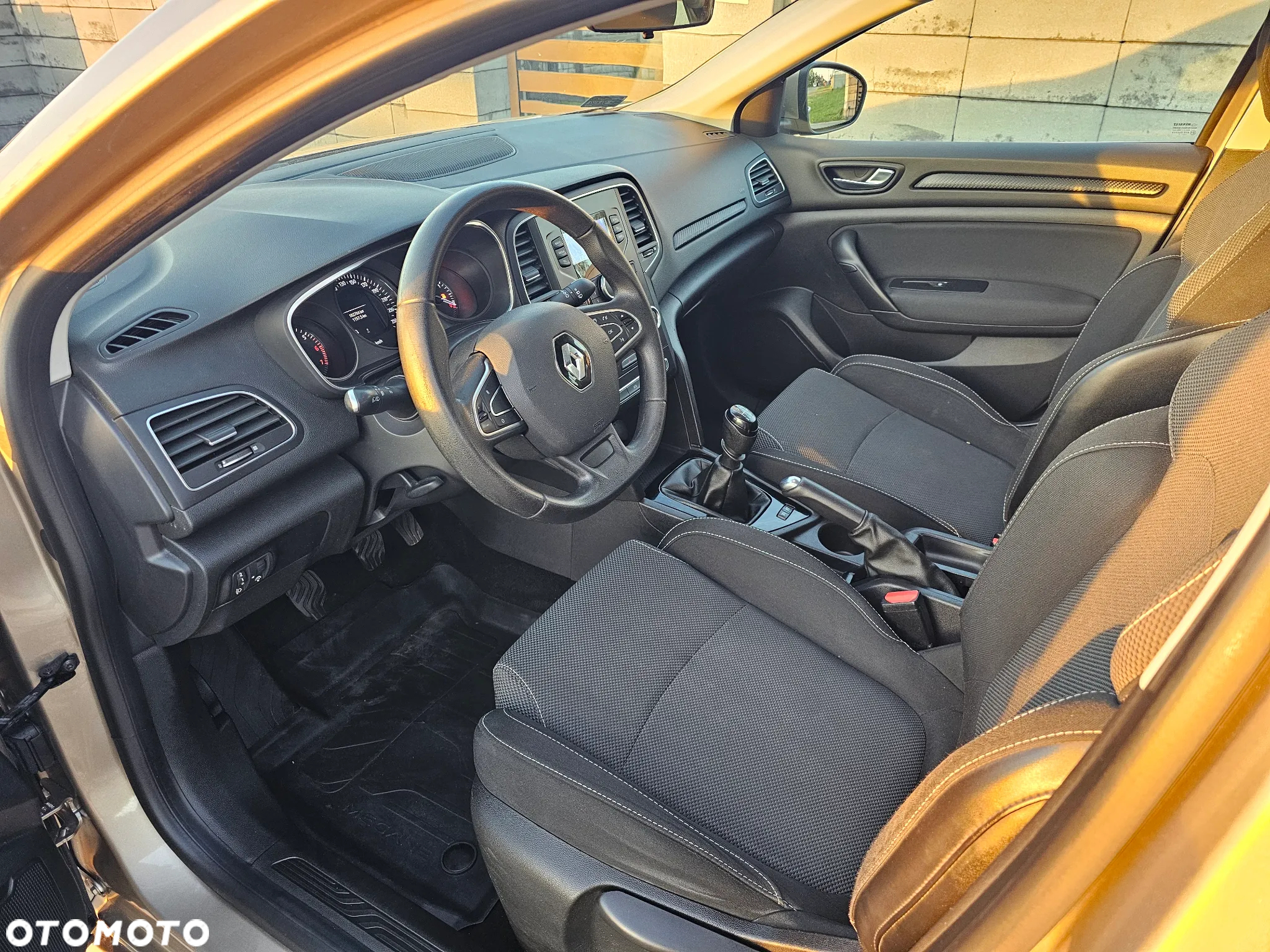 Renault Megane 1.6 SCe Life - 17