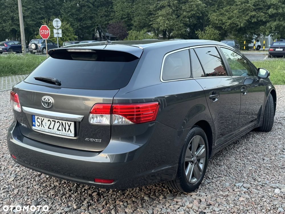 Toyota Avensis - 25