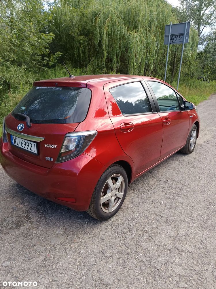 Toyota Yaris Hybrid 100 Premium - 4