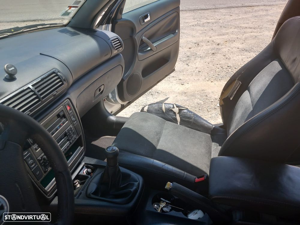 VW Passat 1.9 TDi Highline - 7