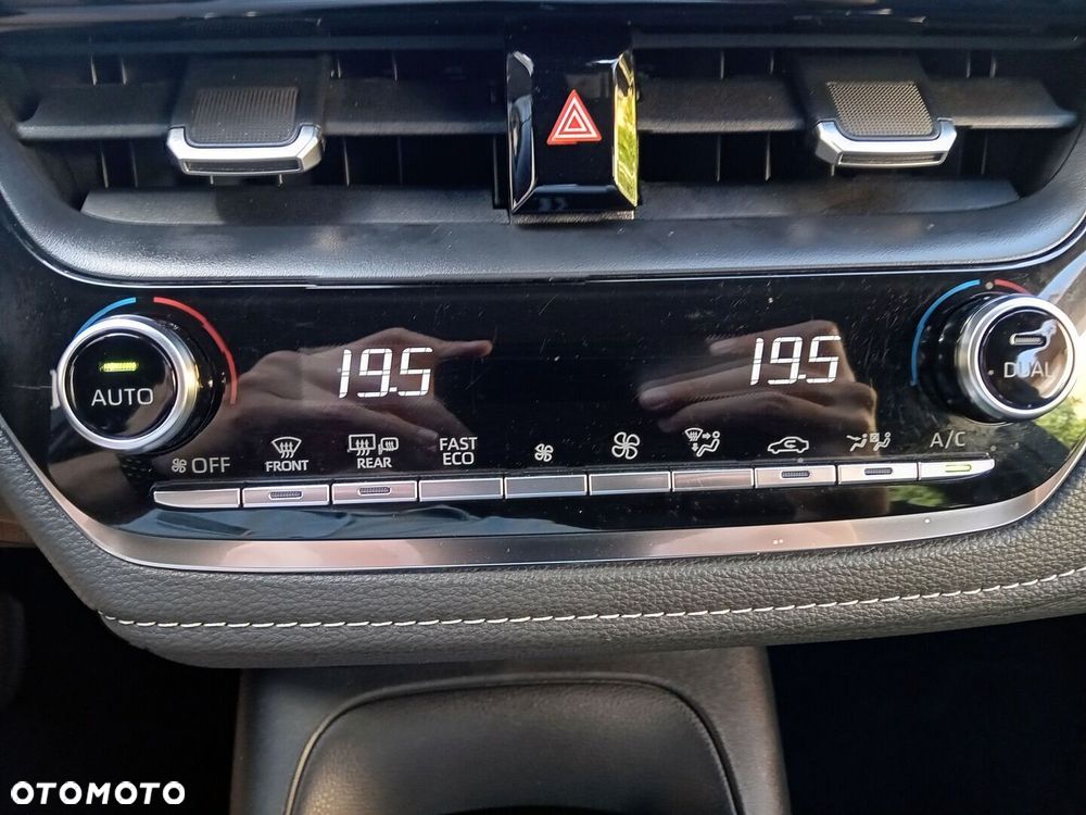 Toyota Corolla 2.0 Hybrid Comfort - 17