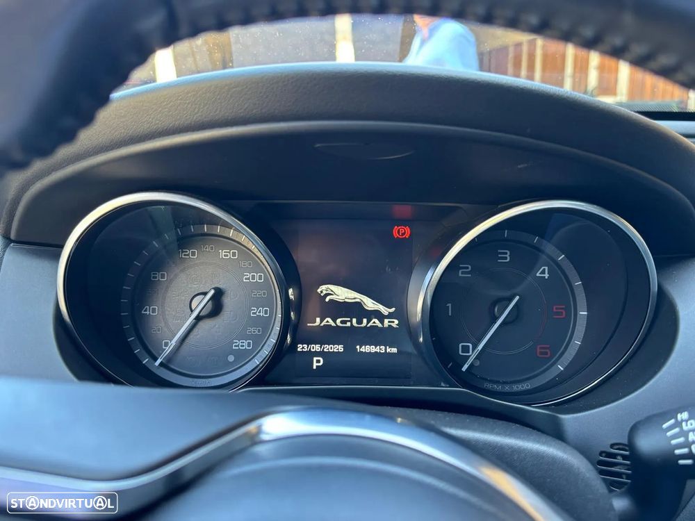 Jaguar XE 2.0 D R-Sport Aut. - 1