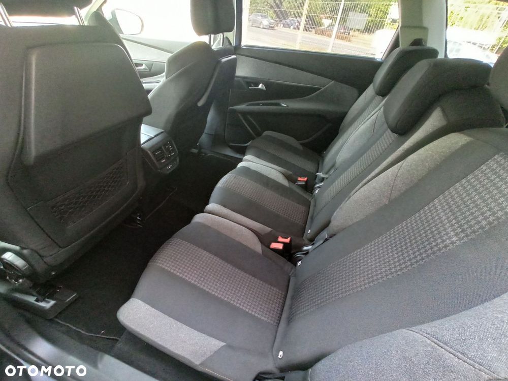 Peugeot 5008 - 8