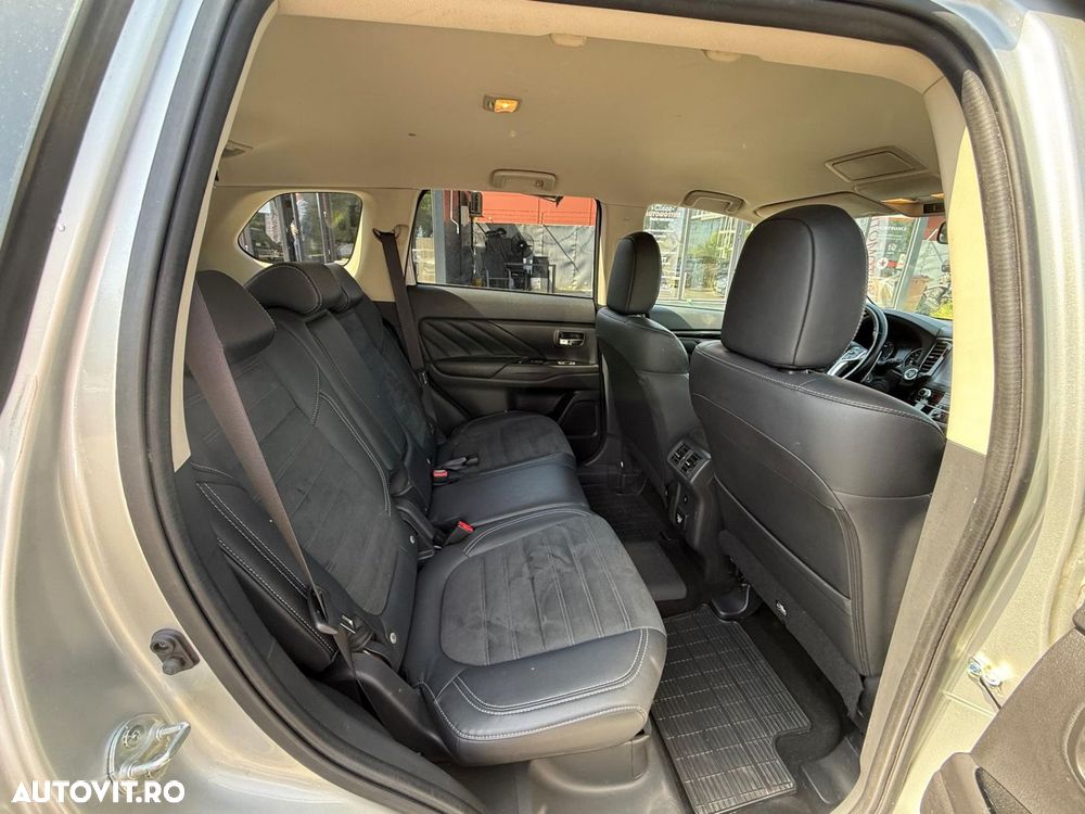 Mitsubishi Outlander 2.0L AS&G CVT Instyle - 19