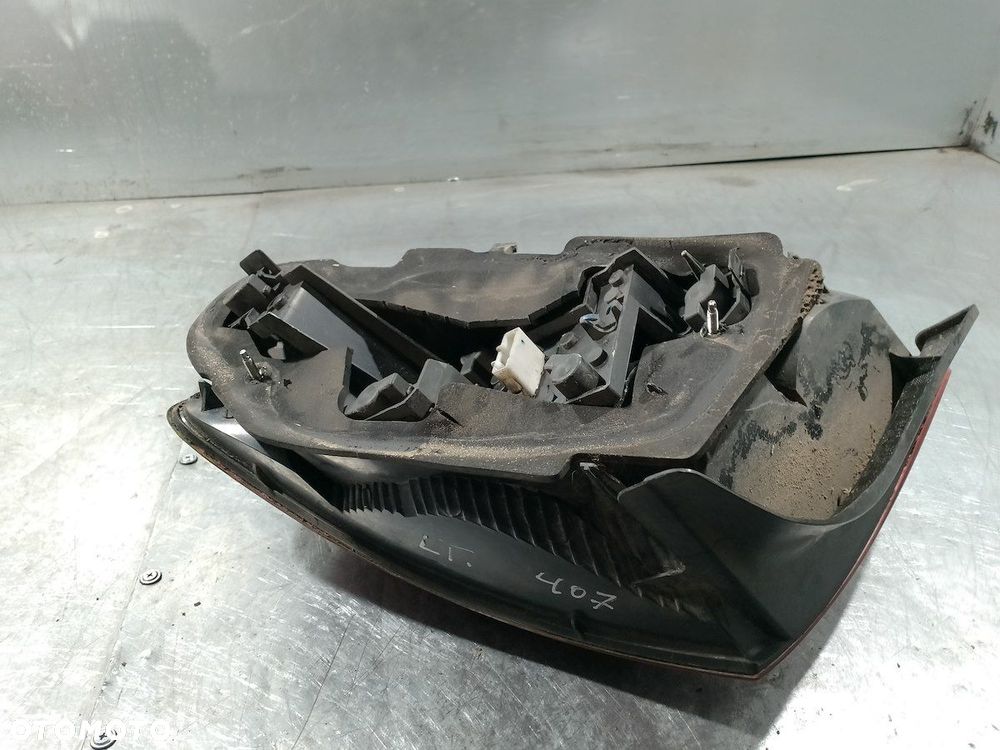 LAMPA TYLNA LEWA PEUGEOT 407 SEDAN - 3