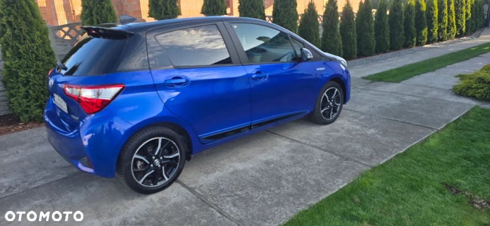 Toyota Yaris Hybrid 100 Selection Passion - 4