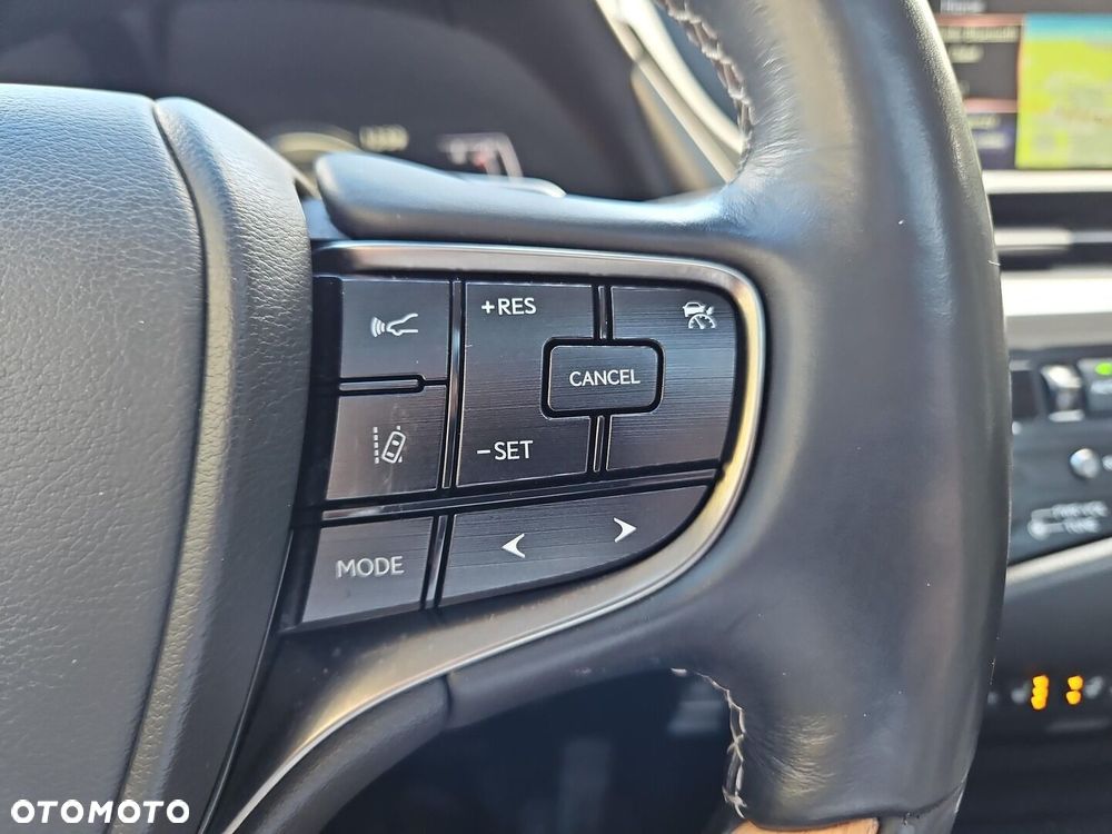 Lexus ES 300h Prestige - 15