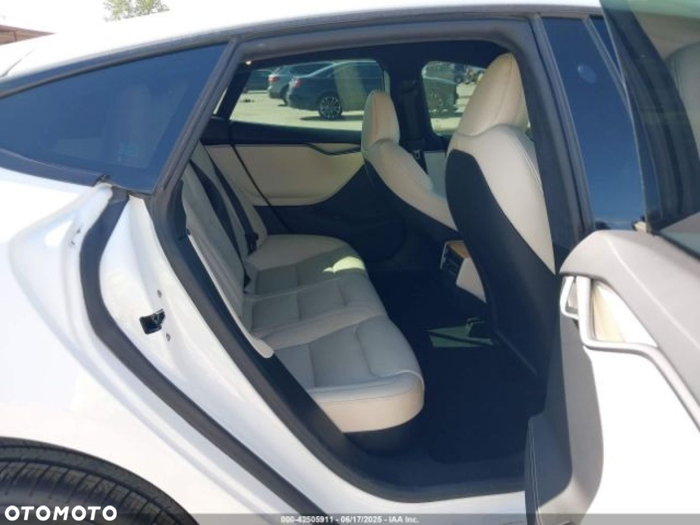 Tesla Model S - 10