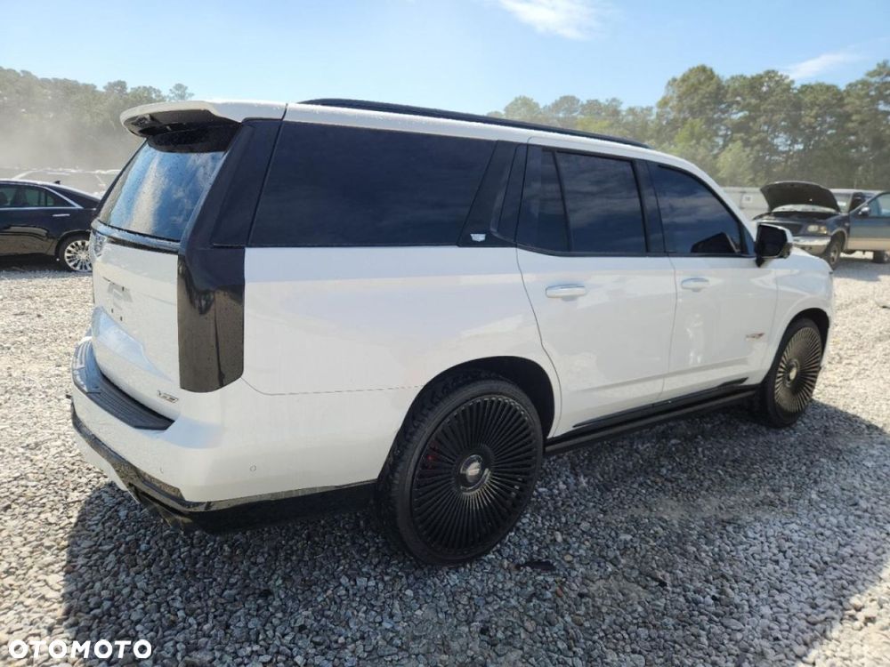 Cadillac Escalade - 4