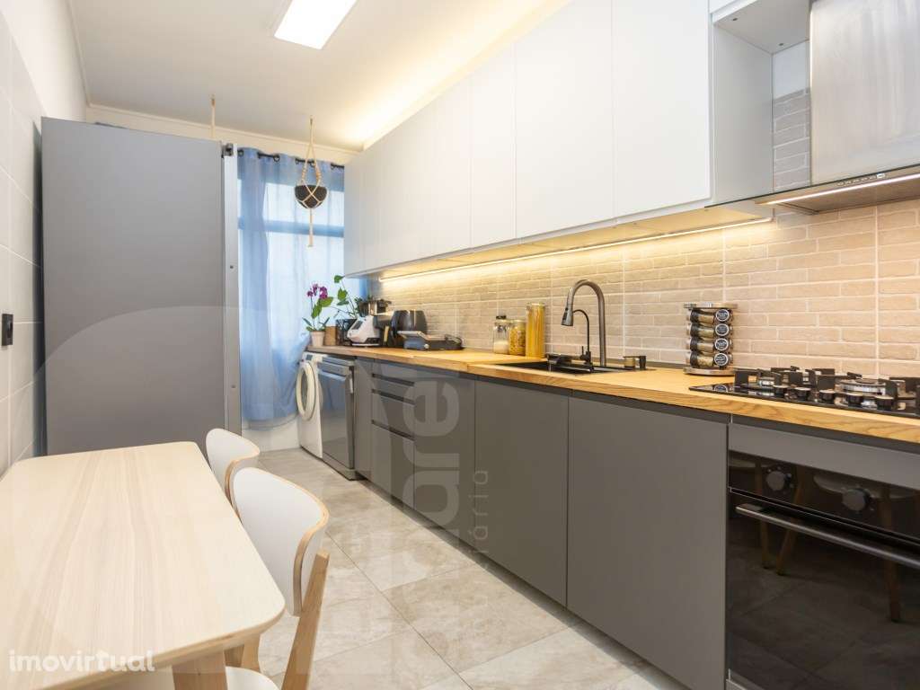 Apartamento T3 Renovado com Elevador, áreas generosa, no Centro de ... - Grande imagem: 3/17