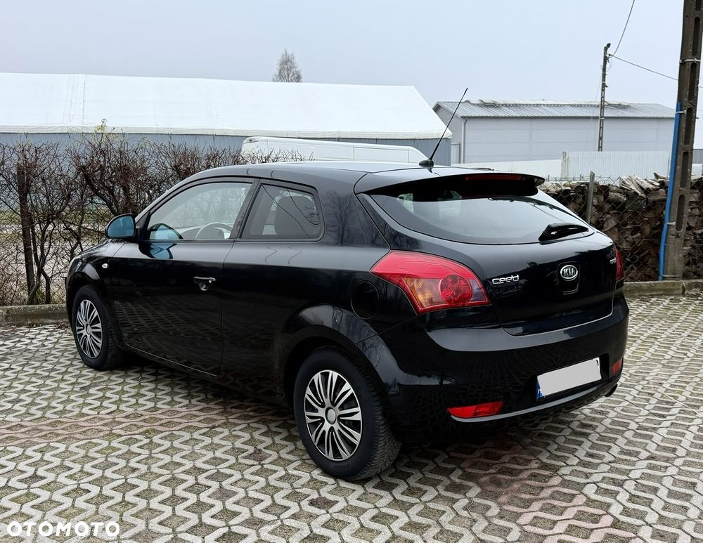 Kia Ceed - 4