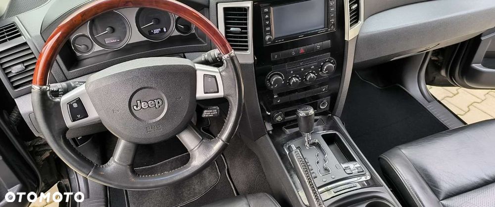 Jeep Grand Cherokee - 25