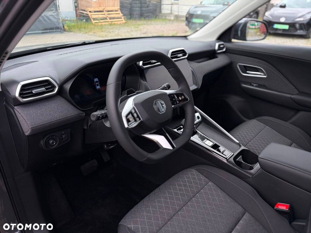 MG ZS Hybrid+ - 11