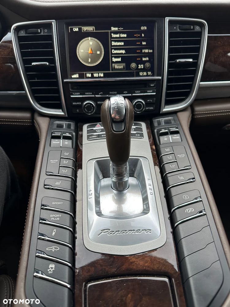 Porsche Panamera GTS PDK - 23