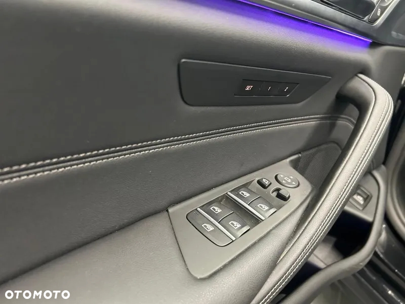 BMW Seria 5 540d xDrive Touring - 25