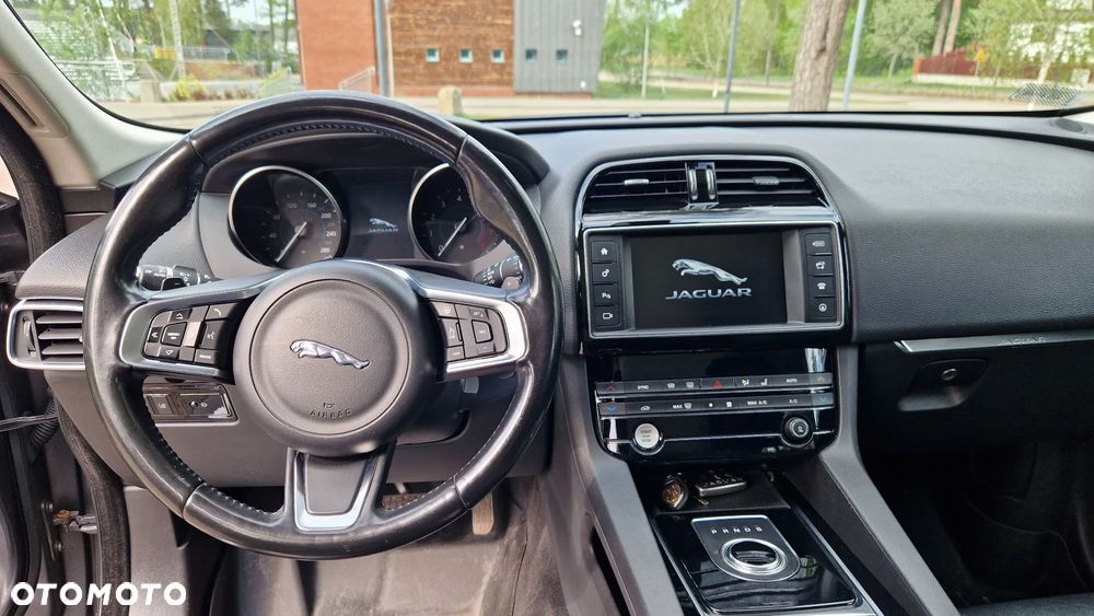Jaguar F-Pace - 13