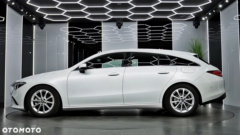 Mercedes-Benz CLA 200 d 4-Matic 8G-DCT - 4