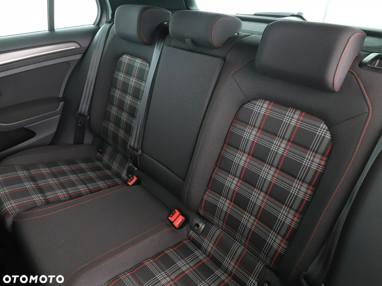Volkswagen Golf GTI (BlueMotion Technology) DSG Performance - 17