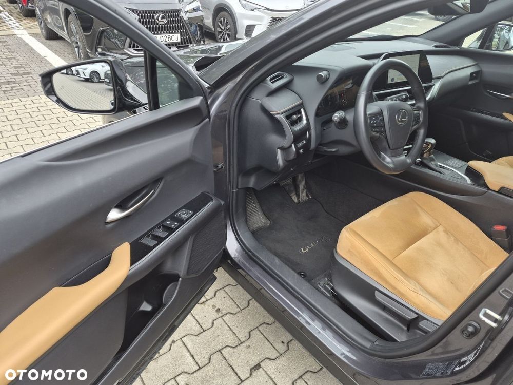 Lexus UX - 3