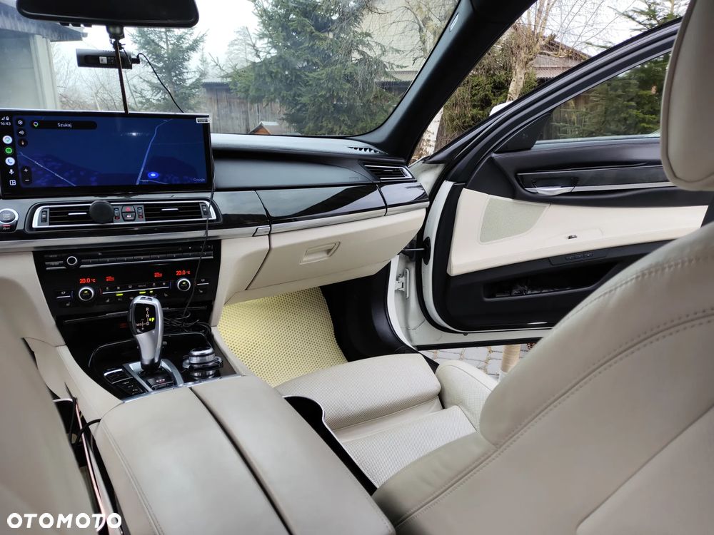 BMW Seria 7 740Li - 11