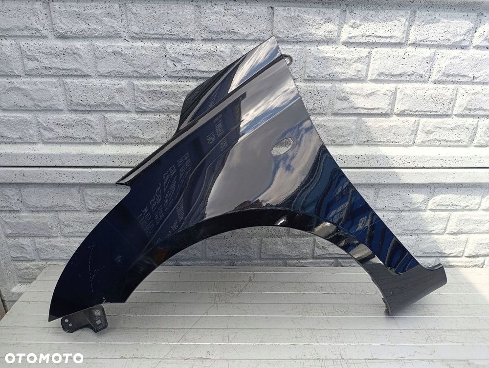 SUZUKI SWIFT Mk7 10-17 BŁOTNIK PRZEDNI LEWY