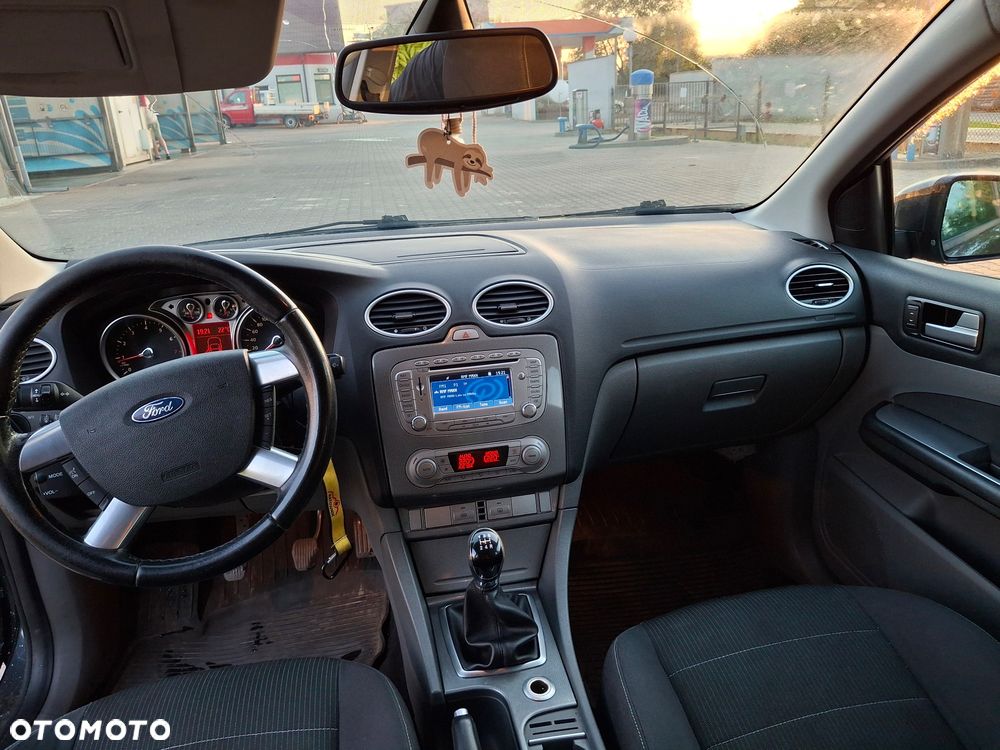 Ford Focus 1.8 FF Ghia - 8