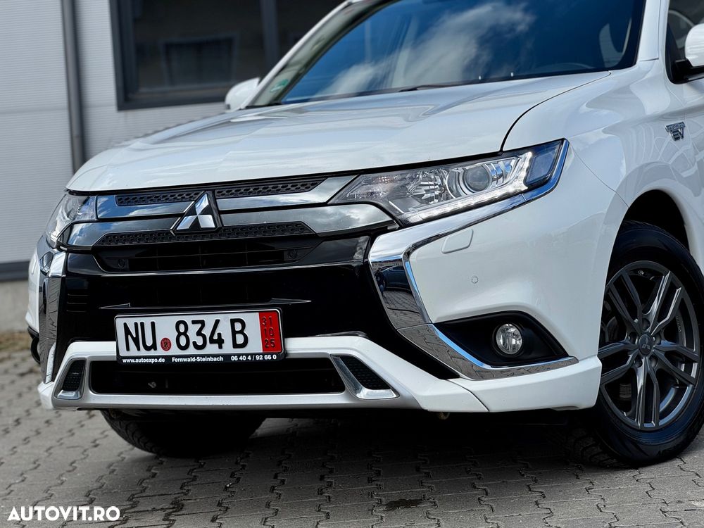 Mitsubishi Outlander 2.4 4WD Plug-In Hybrid Plus - 27