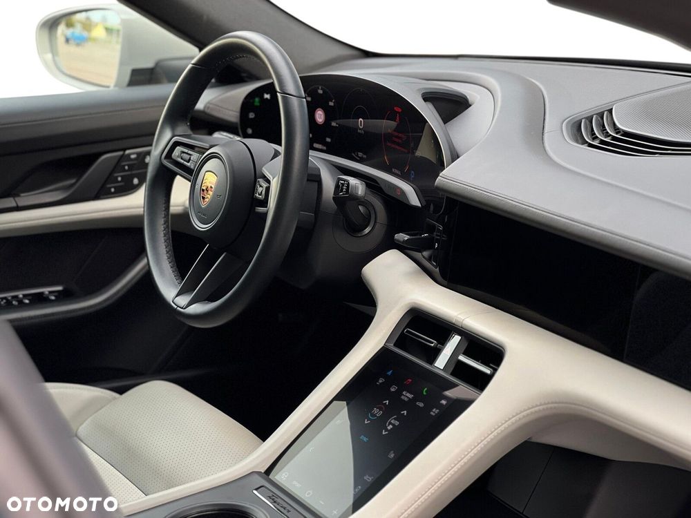 Porsche Taycan - 22