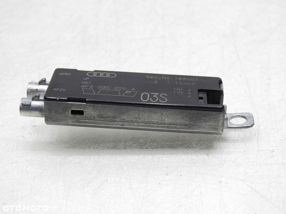 WZMACNIACZ ANTENY AUDI A6 C6 4F9035225A - 2