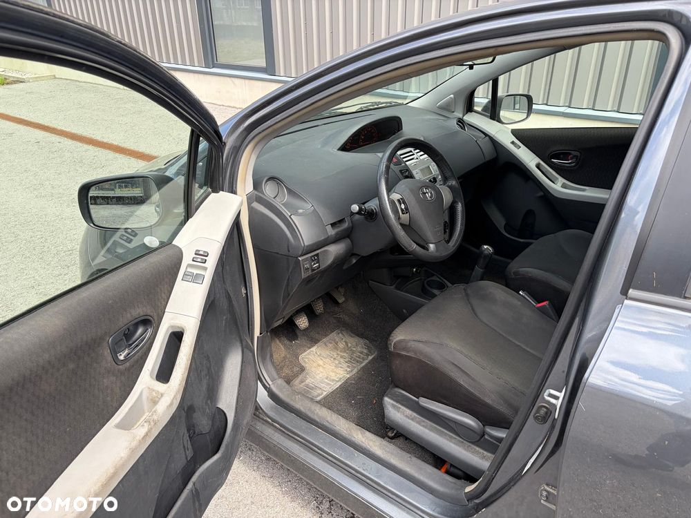 Toyota Yaris - 10