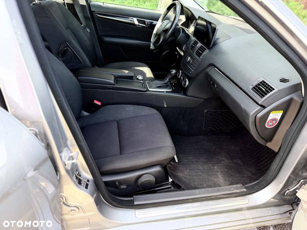 Mercedes-Benz Klasa C 200 (BlueEFFICIENCY) 7G-TRONIC Avantgarde - 27