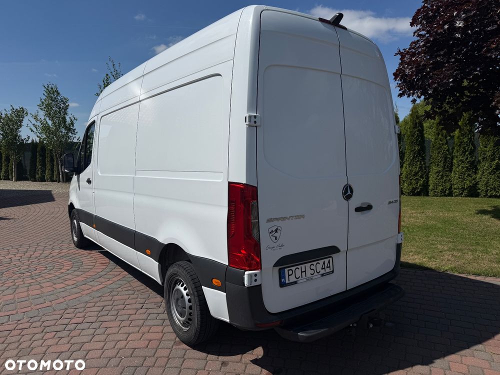 Mercedes-Benz Sprinter - 4