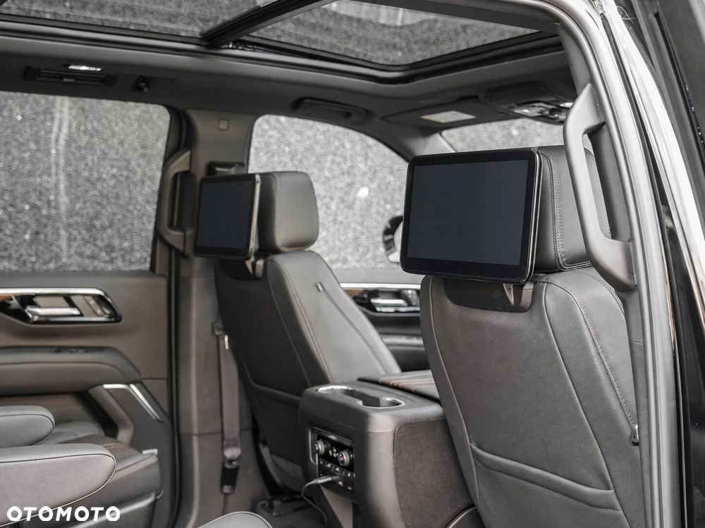 Chevrolet Suburban - 12