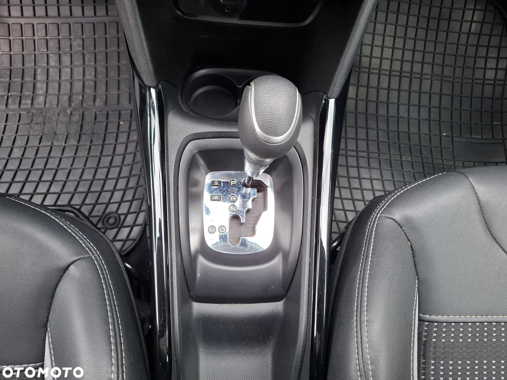 Peugeot 2008 1.2 Pure Tech Allure S&S EAT6 - 24