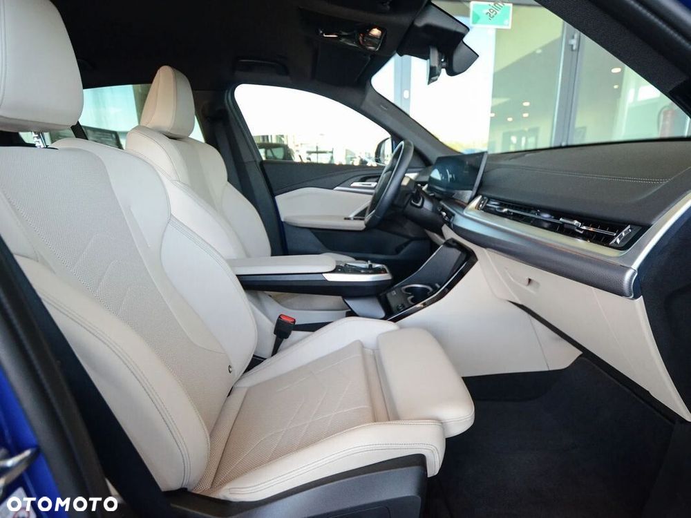 BMW iX2 xDrive30 66.5kWh M Sport - 28
