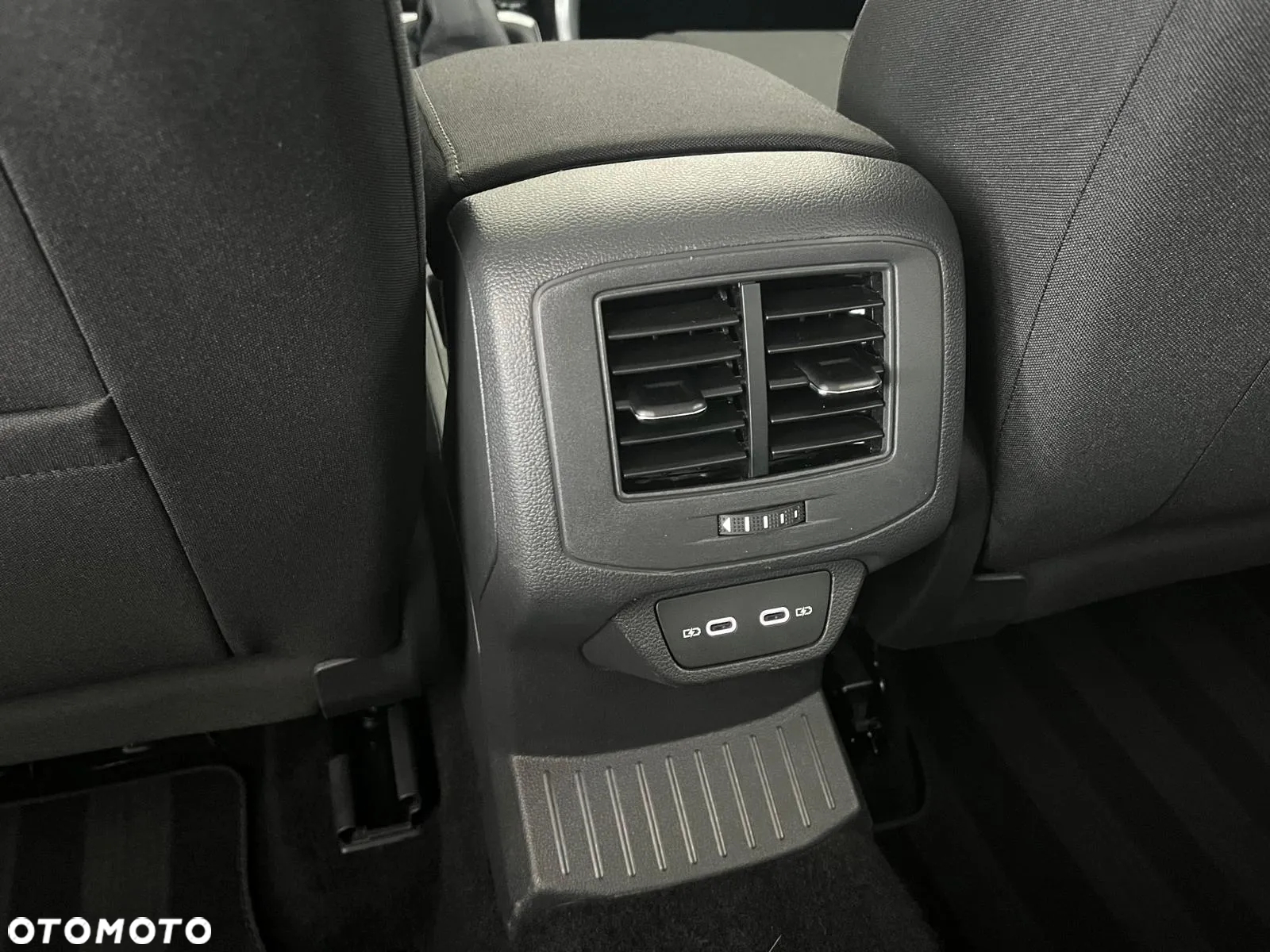 Volkswagen T-Roc 1.5 TSI Life - 36