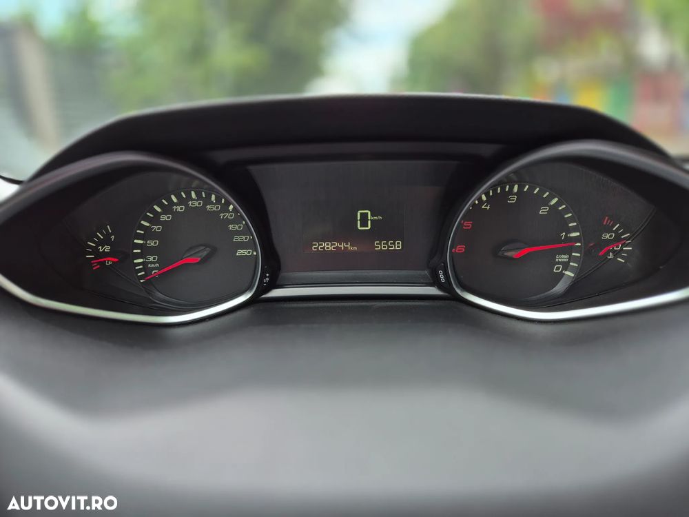 Peugeot 308 1.6 e-HDI FAP STT Allure - 16