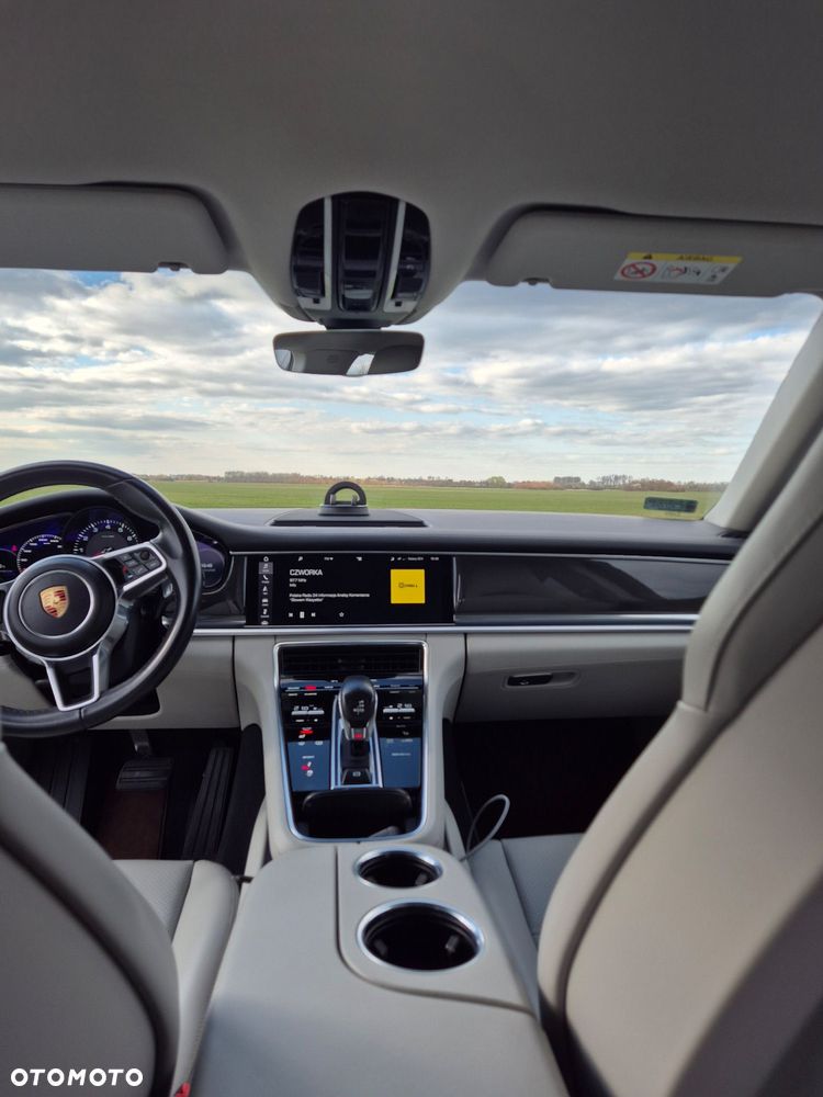 Porsche Panamera 4 - 11